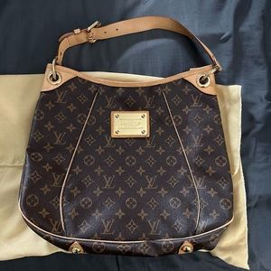 Louis Vuitton Galliera PM